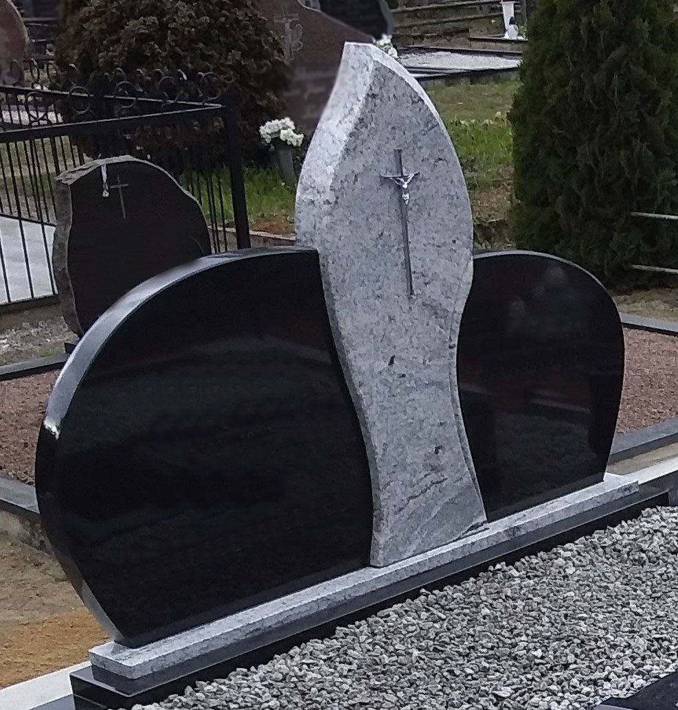 Triju daliu paminklas