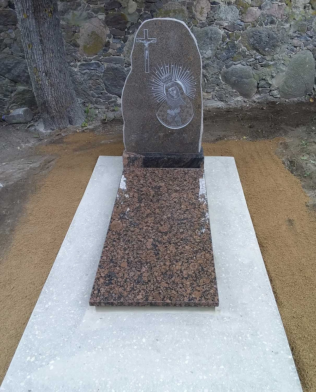 Kapavietė dengta akmens plošte