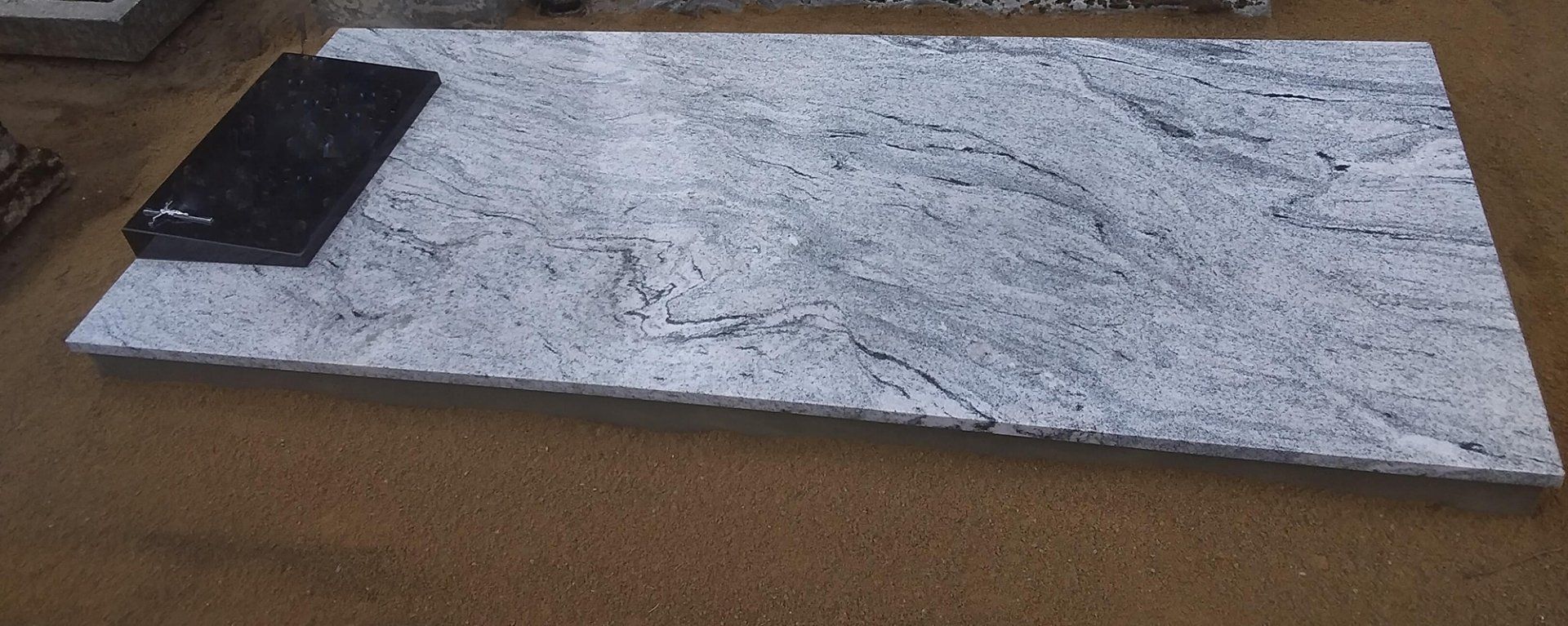 Kapavietės dengtos akmens ploštėmis