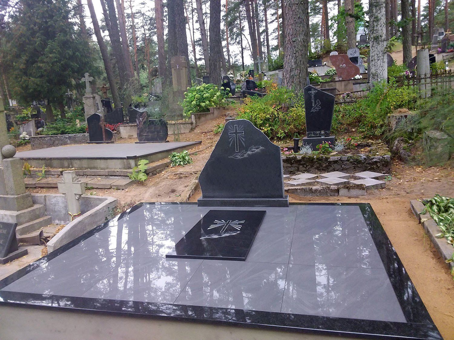 Kapavietė dengta plytelėmis