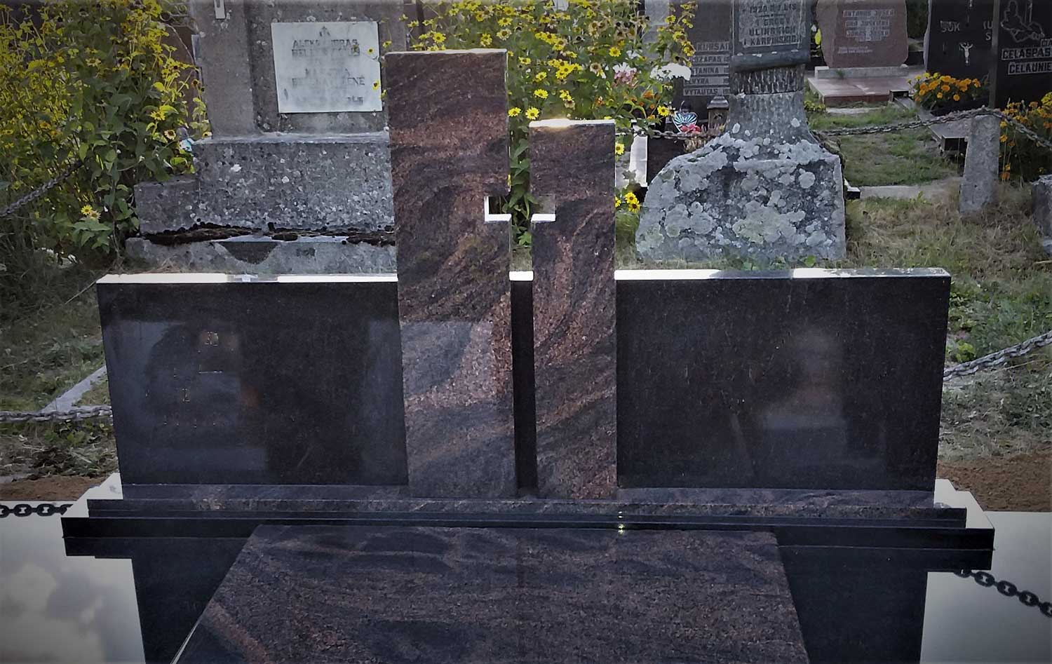 Triju daliu paminklas