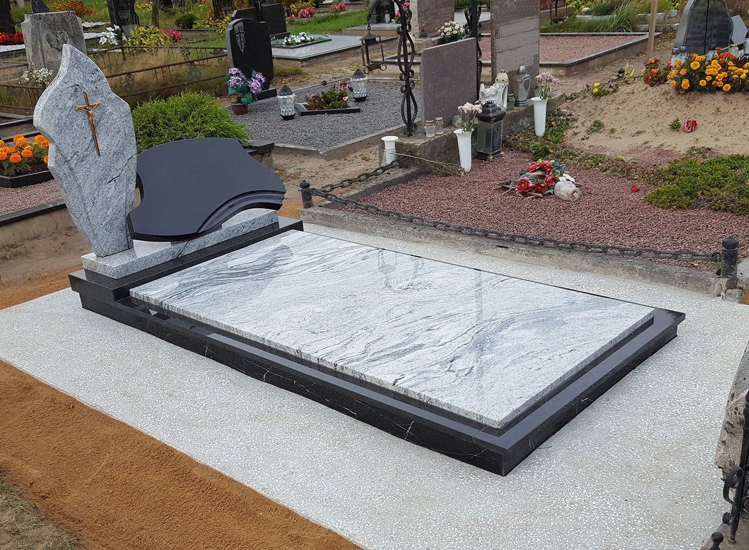 Kapavietė dengta akmens ploštėmis