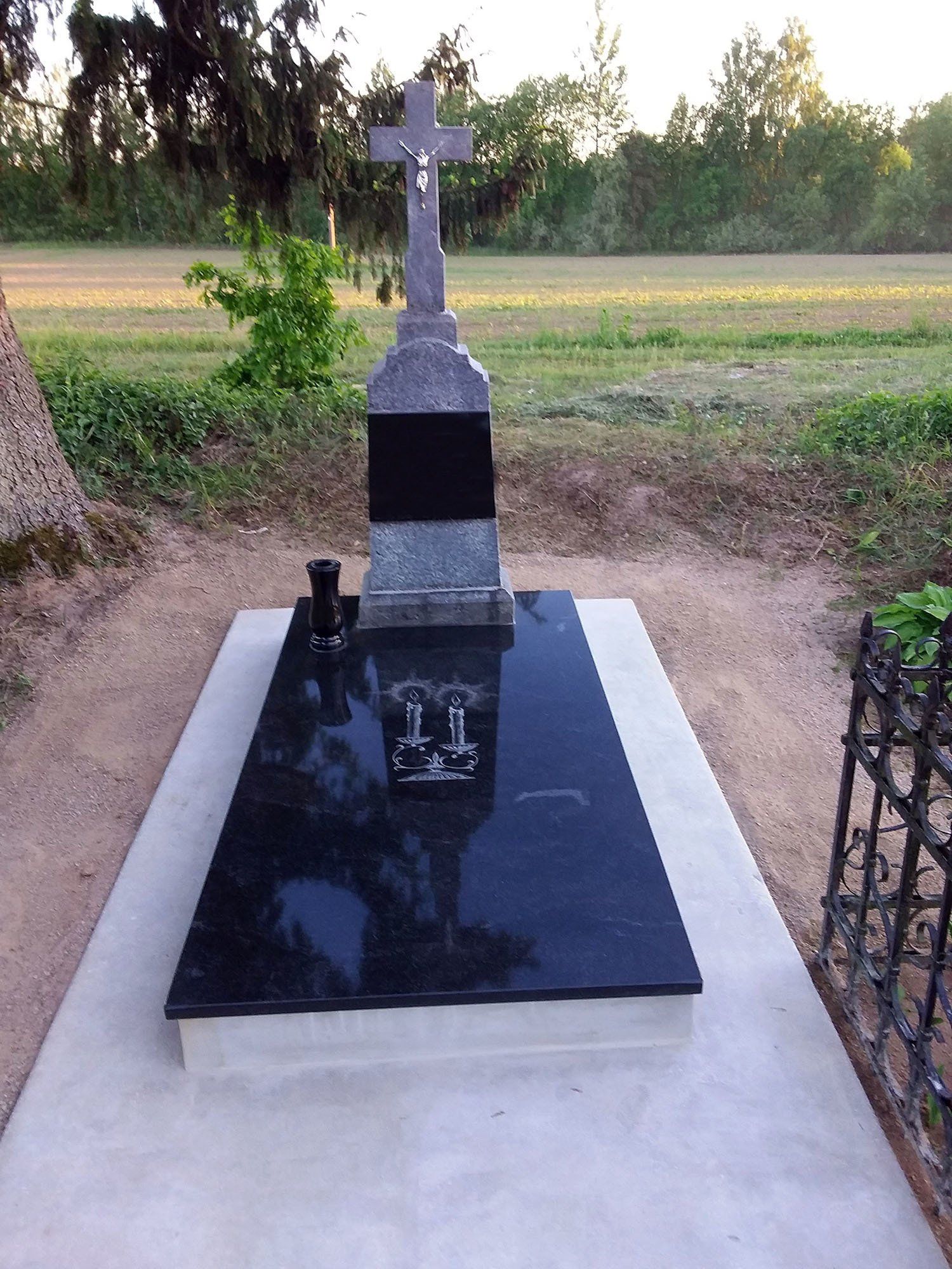 Kapavietė dengta akmens ploštėmis