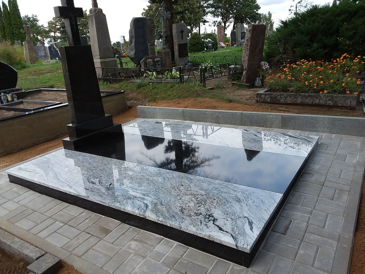 Kapavietė dengta akmens ploštėmis