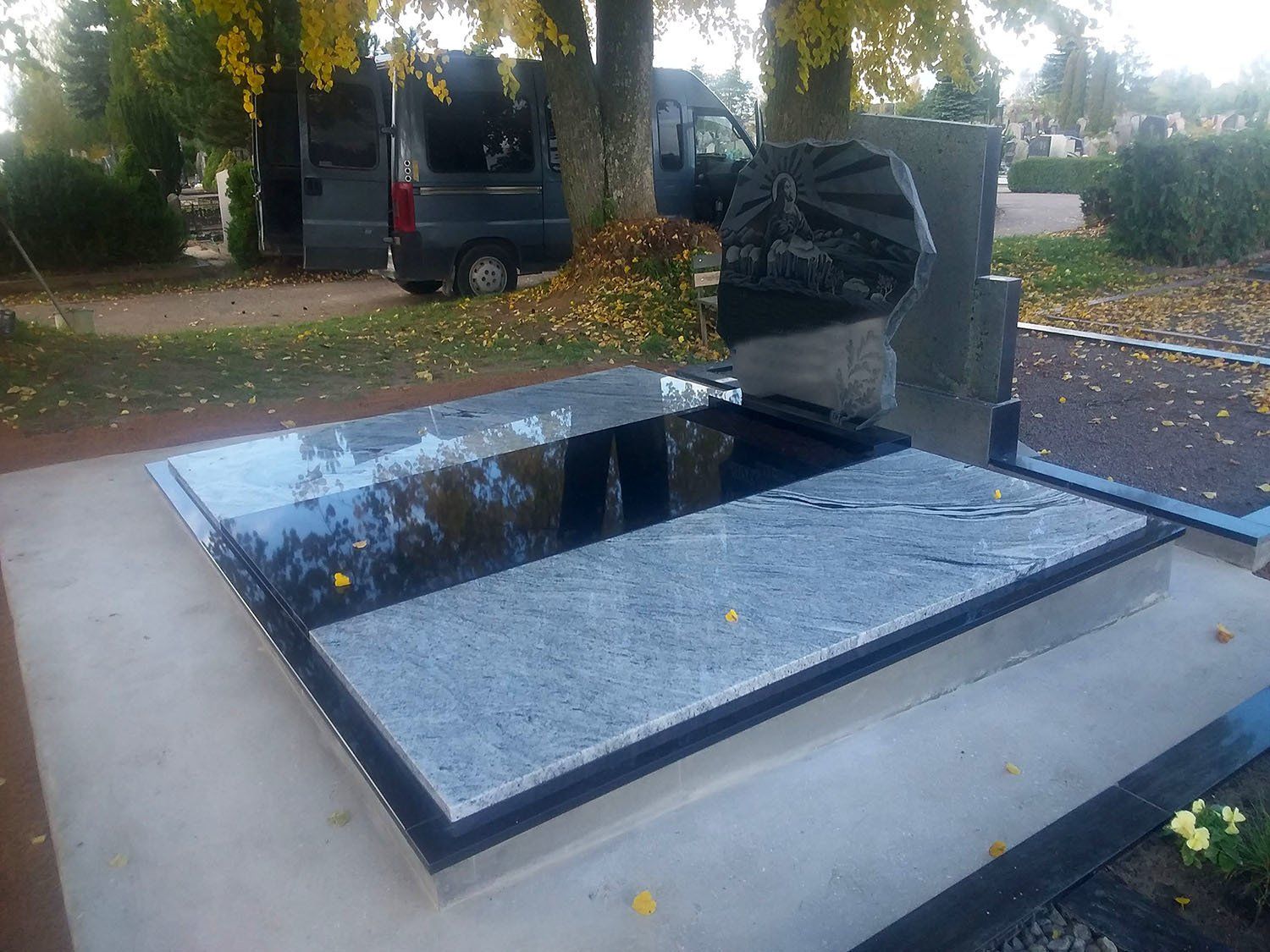 Kapavietė dengta akmens ploštėmis