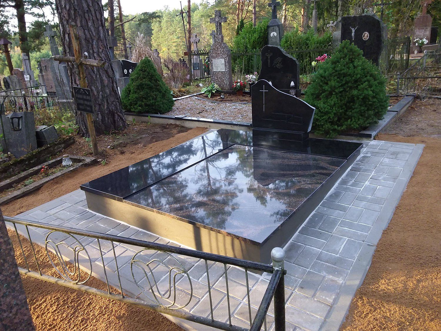 Kapavietė dengta akmens ploštėmis