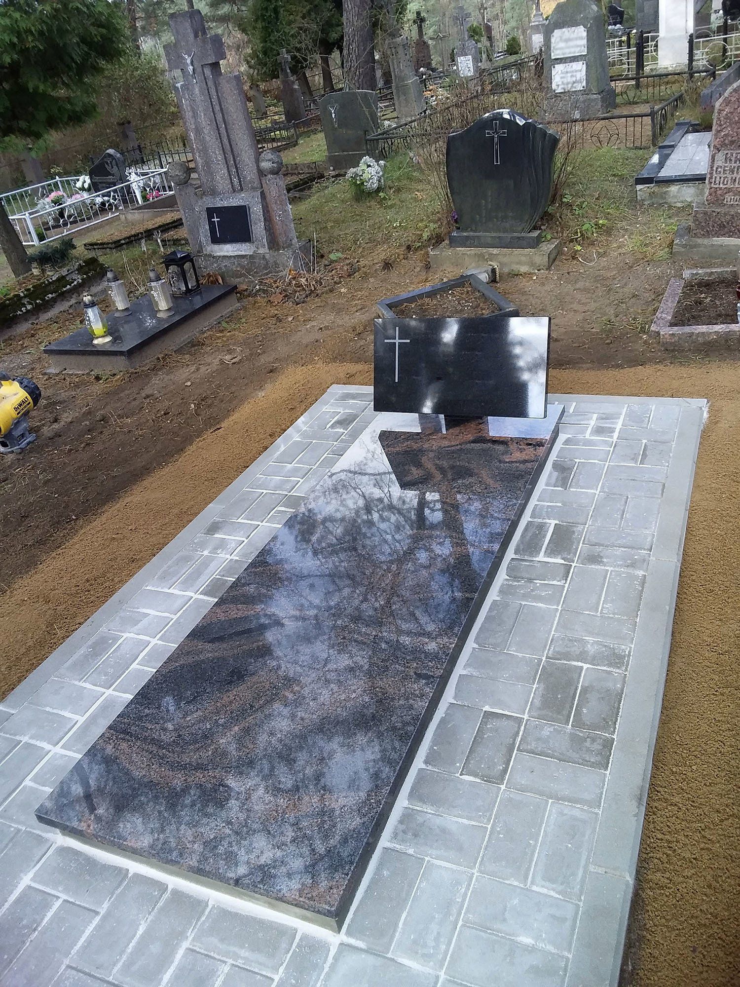 Kapavietė dengta akmens ploštėmis