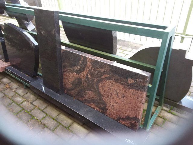 Dviejų dalių paminklai