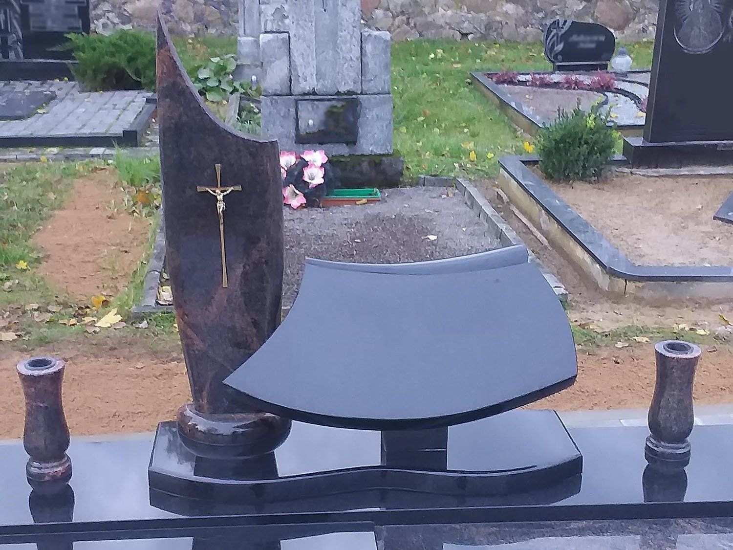 Dviejų dalių paminklas