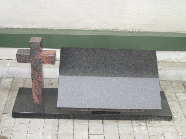 Dviejų dalių paminklai