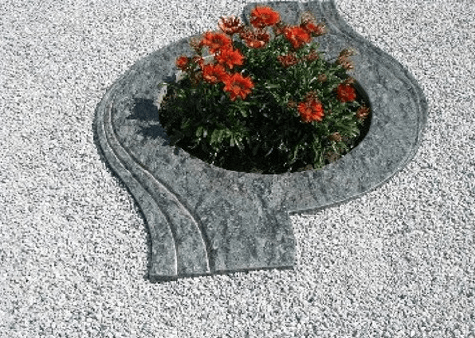 kapavietė su įrengtu gėlynu