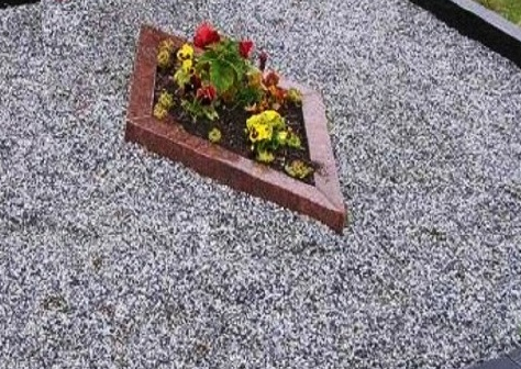 kapavietė su įrengtu gėlynu