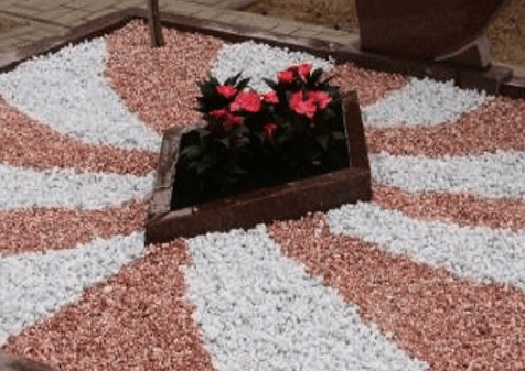 kapavietė su įrengtu gėlynu