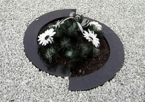 kapavietė su įrengtu gėlynu