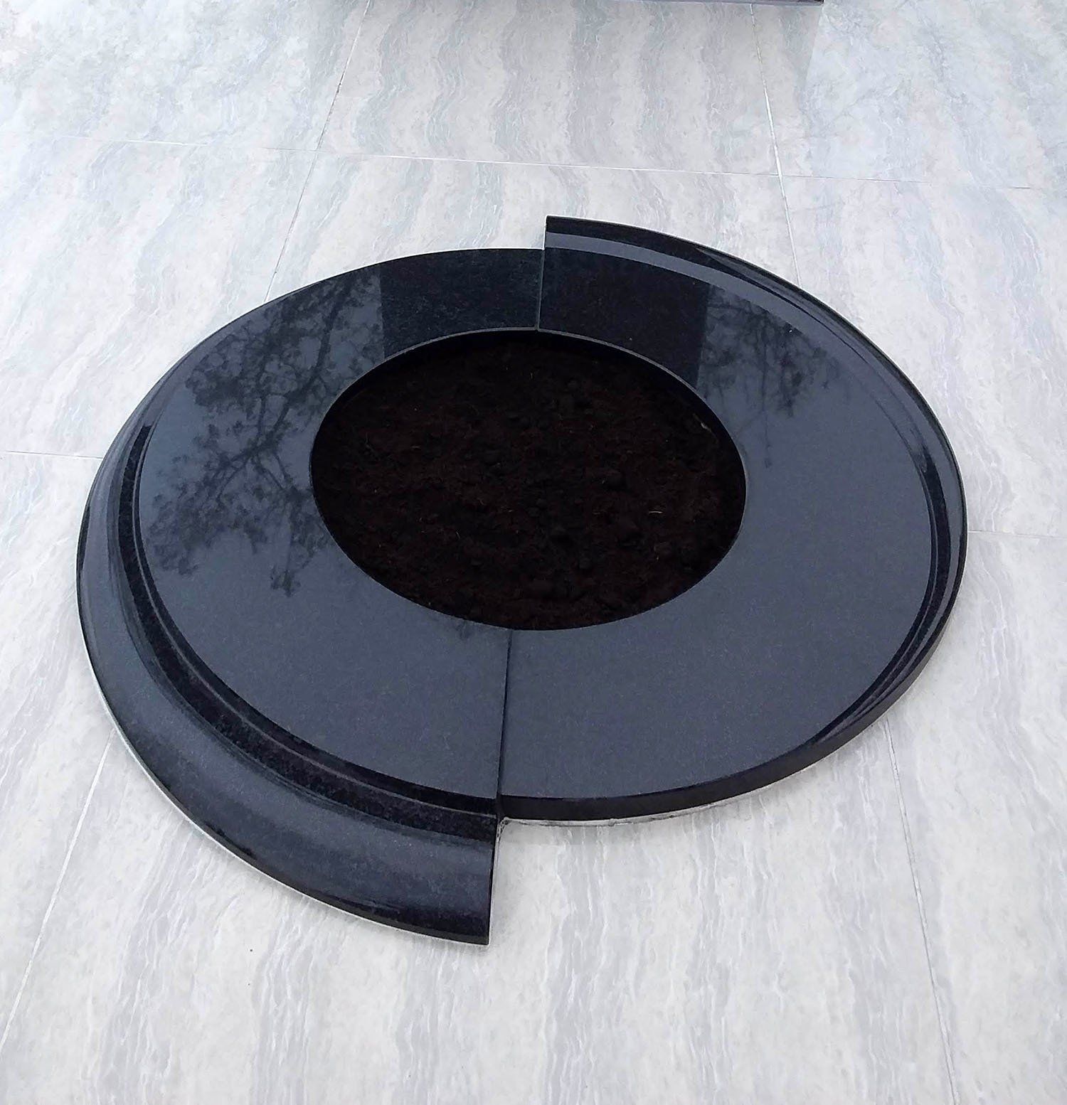 kapavietė su įrengtu gėlynu