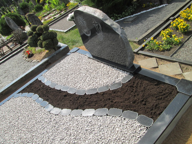 kapavietė su įrengtu gėlynu