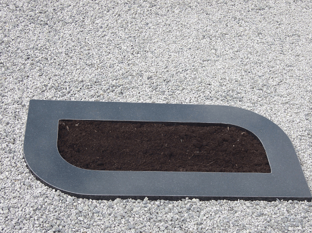 kapavietė su įrengtu gėlynu