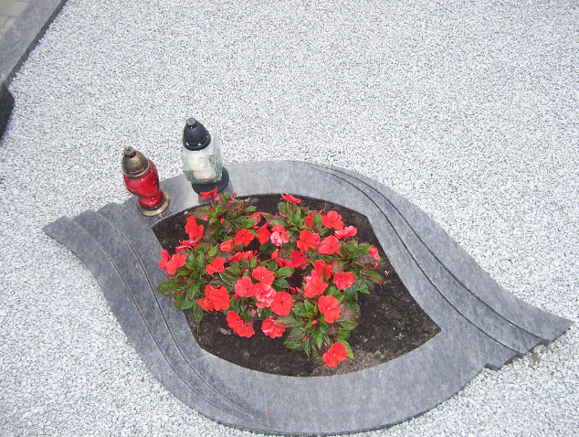 kapavietė su įrengtu gėlynu