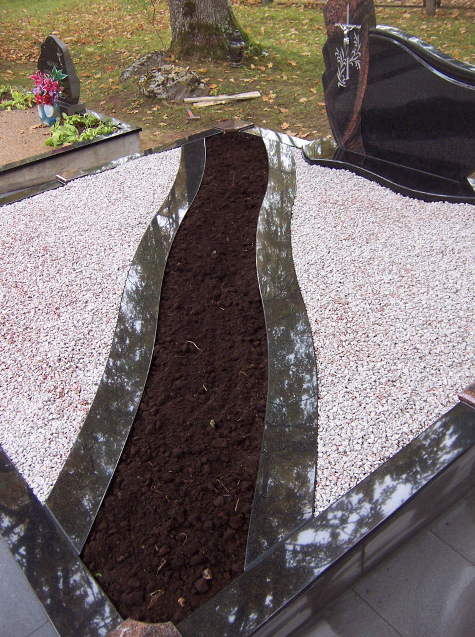 kapavietė su įrengtu gėlynu