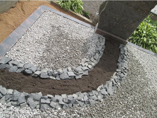 kapavietė su įrengtu gėlynu