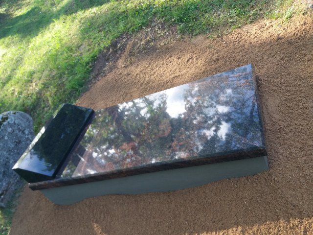 Kapavietė dengta akmens ploštėmis