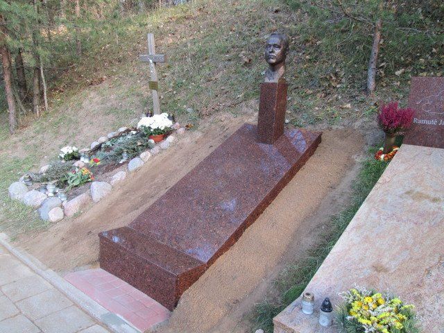 Kapavietė dengta akmens ploštėmis