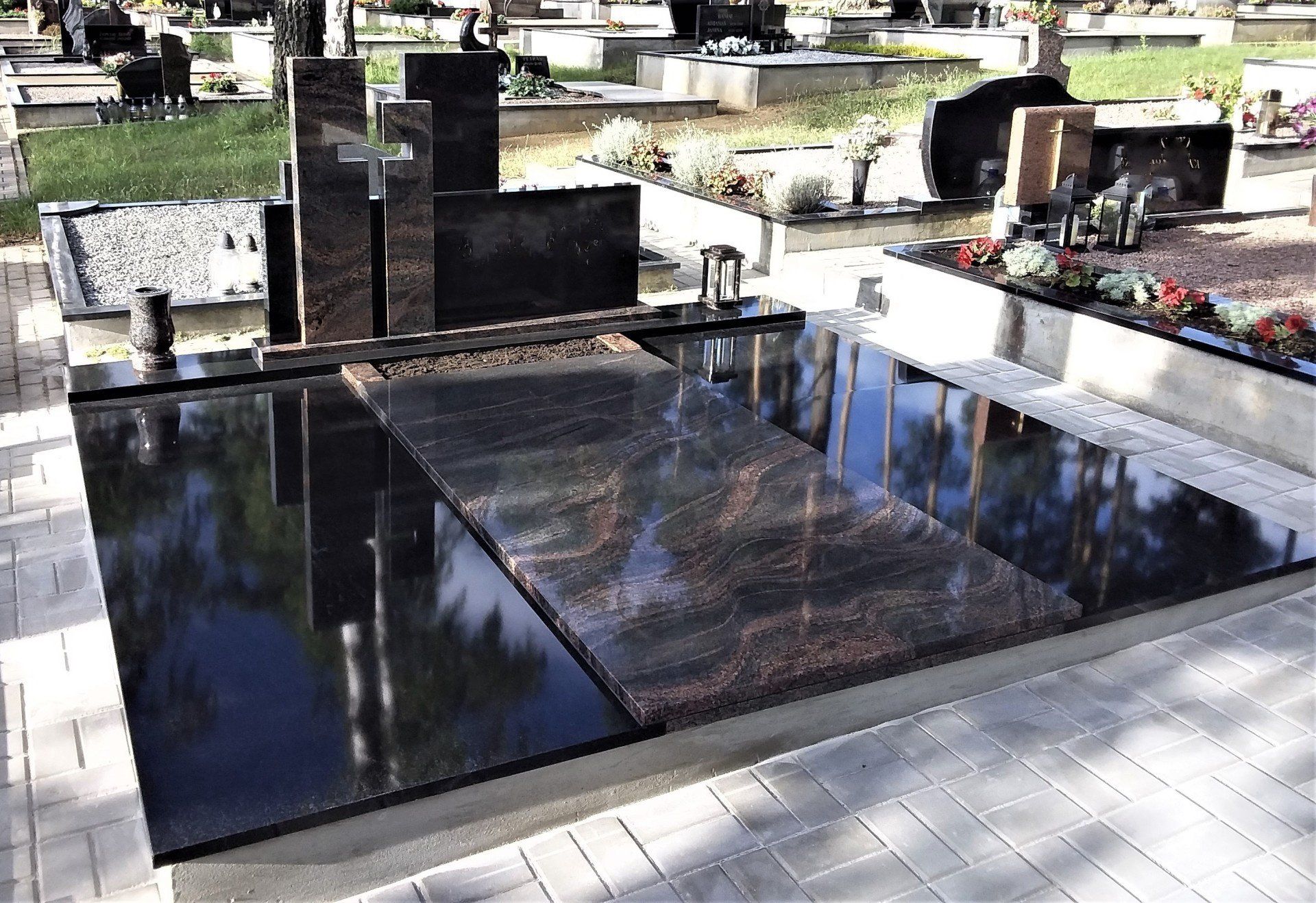 Kapavietė dengta akmens plošte