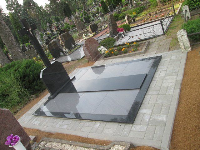 Kapavietė dengta plytelėmis