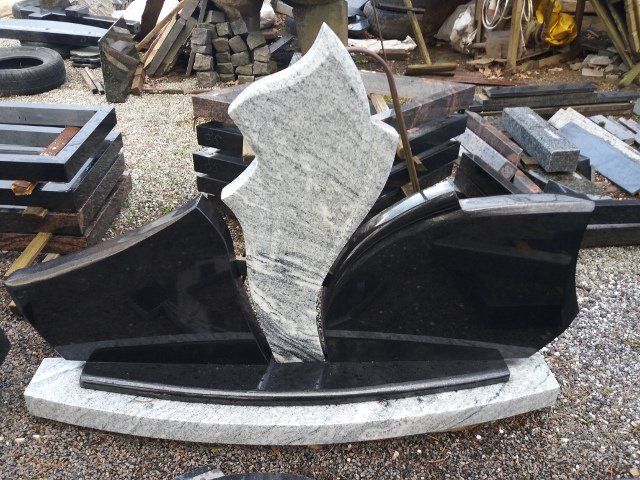 Triju daliu paminklas