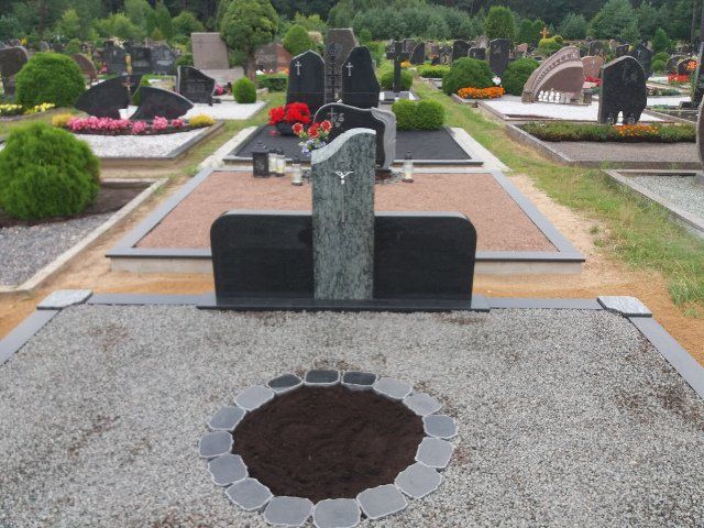 Triju daliu paminklas