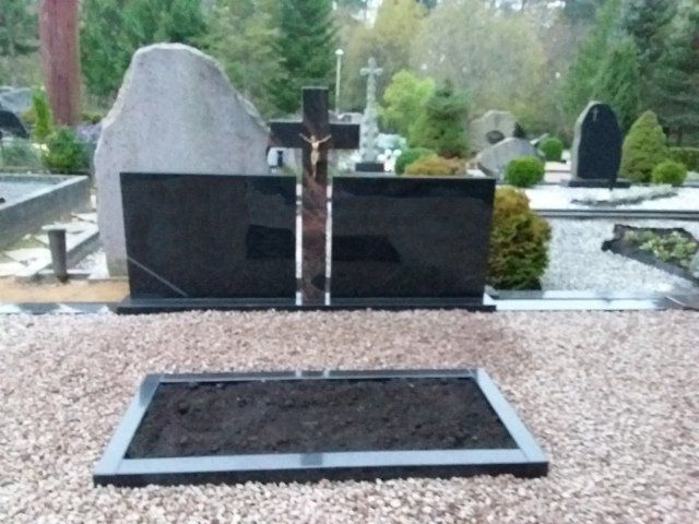 Triju daliu paminklas