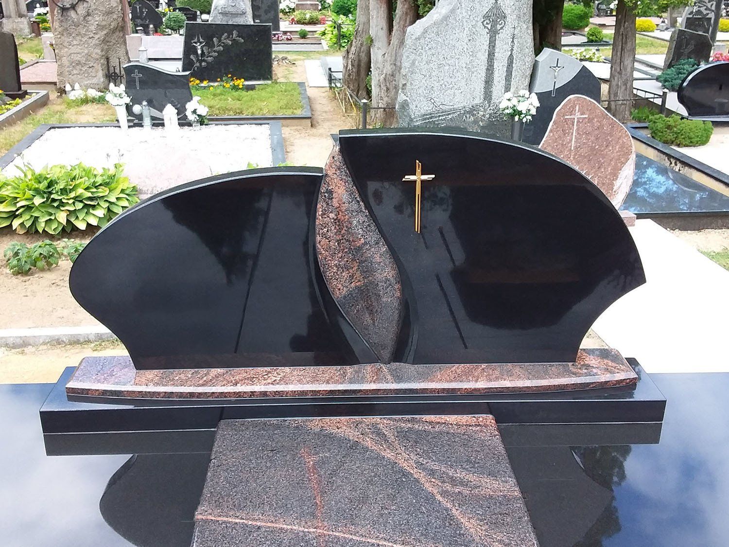 Triju daliu paminklas