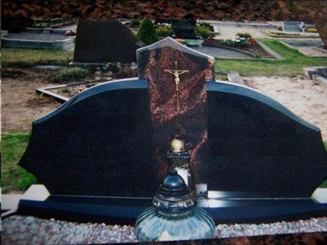 Triju daliu paminklas