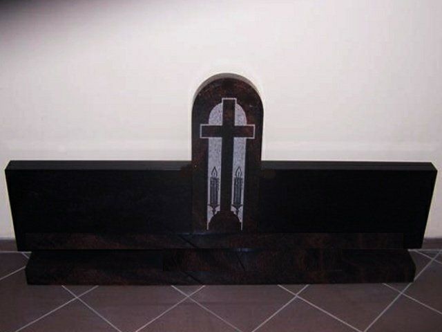 Triju daliu paminklas