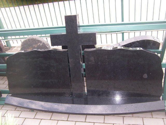 Triju daliu paminklas