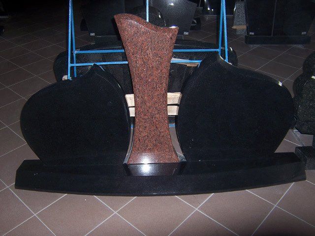 Triju daliu paminklas