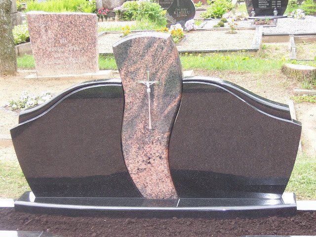 Triju daliu paminklas