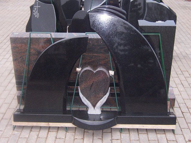 Triju daliu paminklas