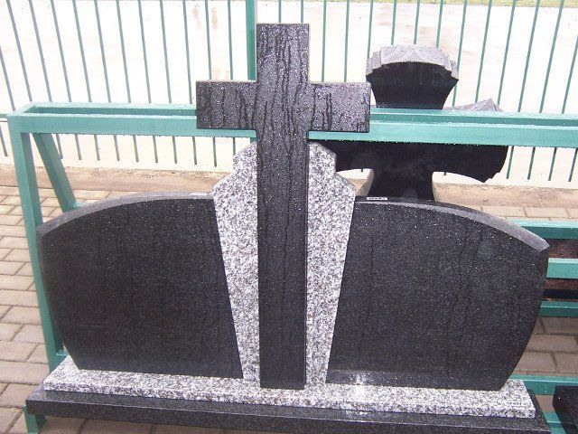 Triju daliu paminklas