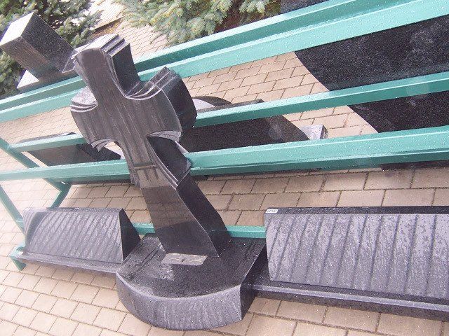 Triju daliu paminklas