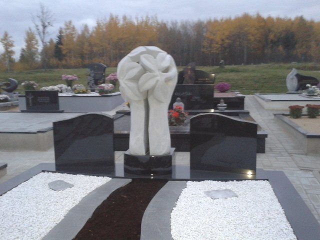 Triju daliu paminklas