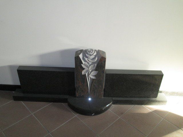 Triju daliu paminklas