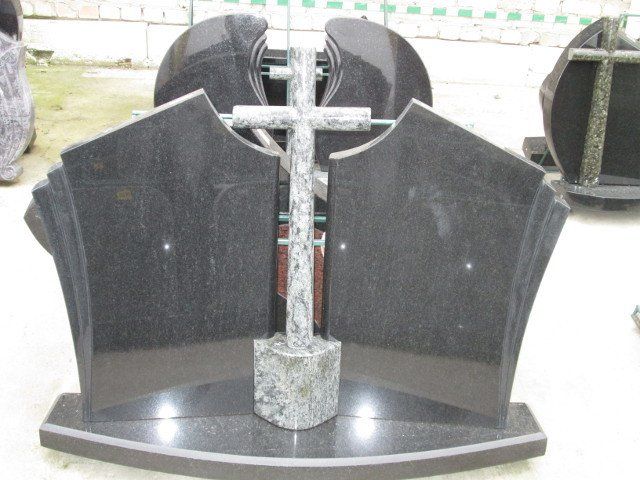 Triju daliu paminklas