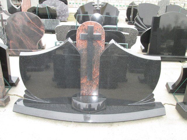 Triju daliu paminklas