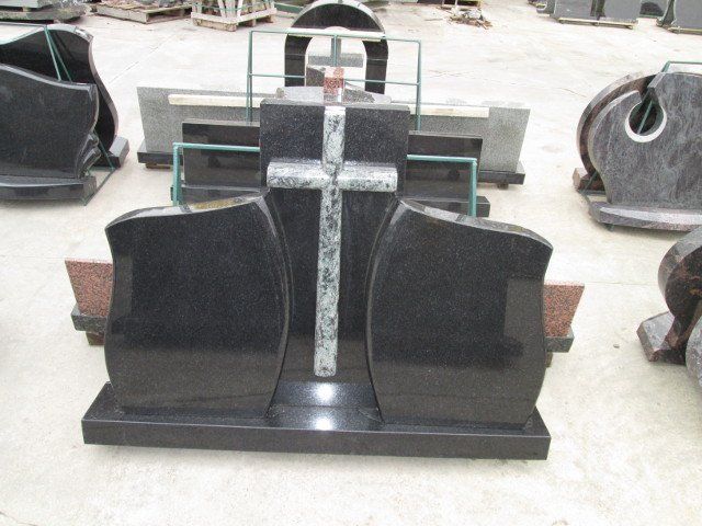 Triju daliu paminklas