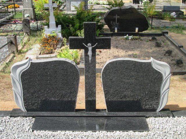 Triju daliu paminklas