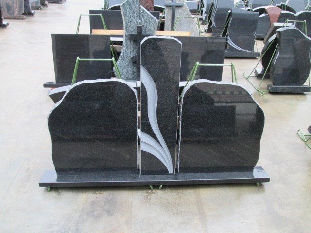 Triju daliu paminklas