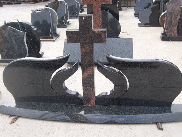 Triju daliu paminklas