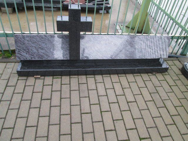 Triju daliu paminklas