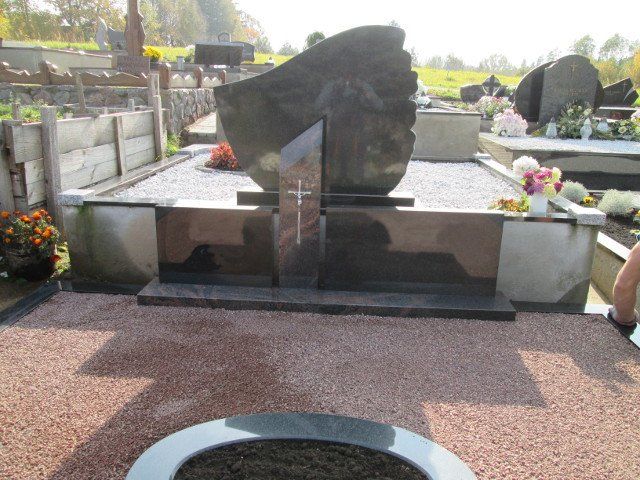 Triju daliu paminklas